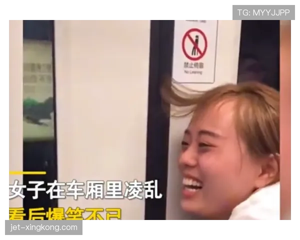 杨瀚森被拍拎着名牌袋进小店,旁边阿姨掏零钱那一幕我笑不出来 杨瀚森被拍拎着名牌袋进小店,旁边阿姨掏零钱那一幕我笑不出来
